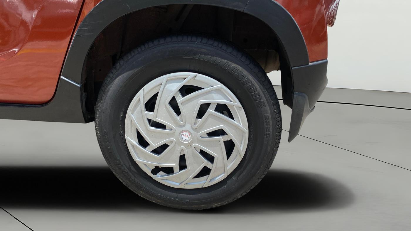 2017 Mahindra Kuv100 K4 6 STR, Petrol, Manual, 42,250 km, Left Rear Wheel