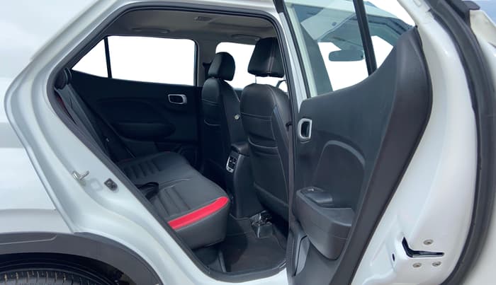 2021 Hyundai VENUE SX 1.5 (O) EXECUTIVE CRDI, Diesel, Manual, 63,235 km, Right Side Rear Door Cabin