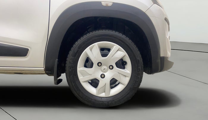 2022 Renault Kwid RXT 1.0 AMT, Petrol, Automatic, 35,929 km, Right Front Wheel