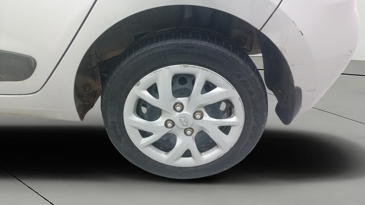 2017 Hyundai Grand i10 SPORTZ 1.2 KAPPA VTVT, Petrol, Manual, 23,635 km, Left Rear Wheel