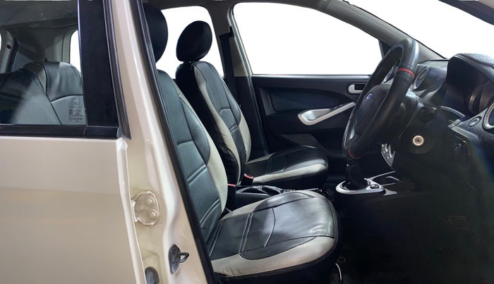 2015 Ford New Figo TITANIUM 1.2 PETROL MT, Petrol, Manual, 77,332 km, Right Side Front Door Cabin