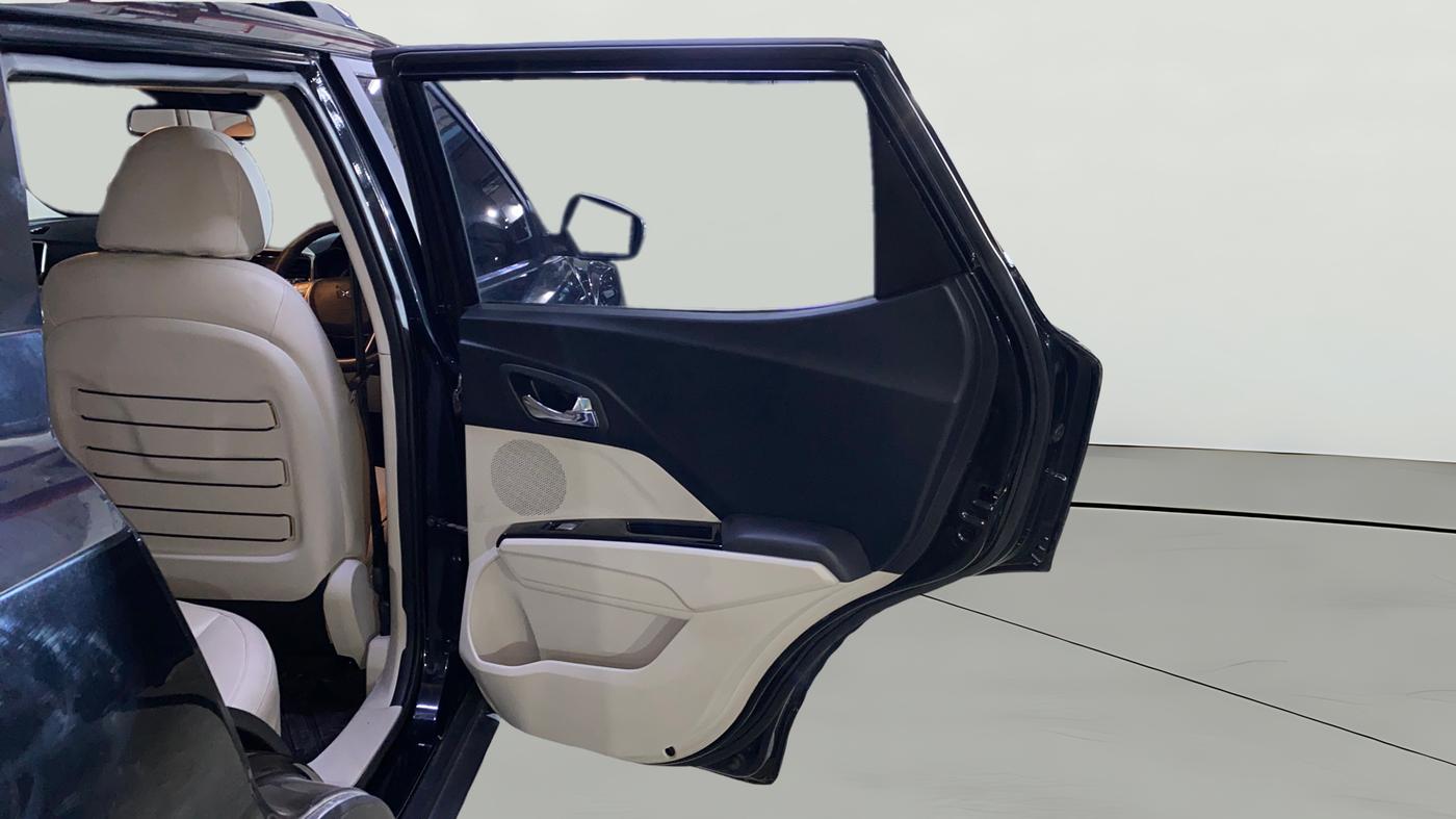2023 Mahindra XUV300 W8 (O) 1.2 PETROL, Petrol, Manual, 27,501 km, RHS Rear Door