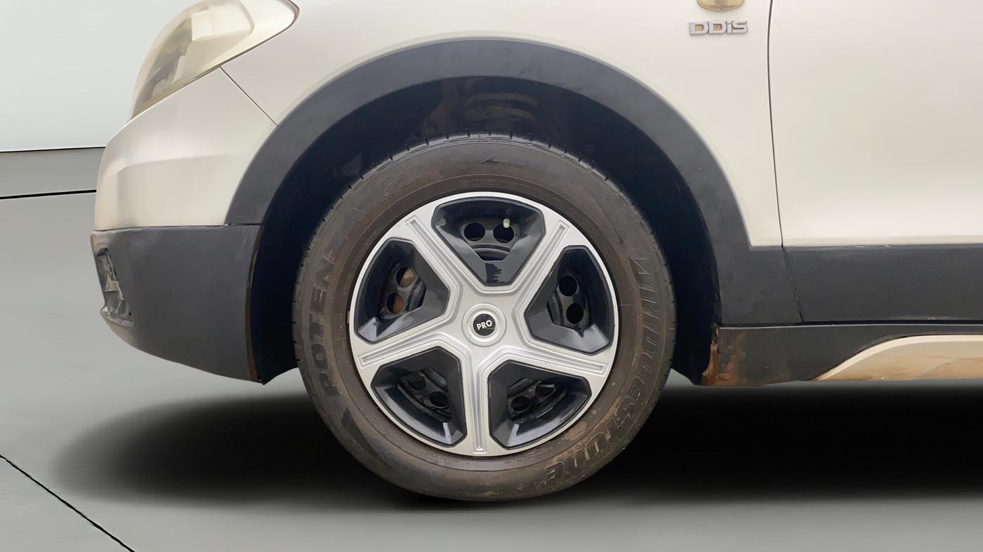 2017 Maruti S Cross DELTA 1.3, Diesel, Manual, 1,32,347 km, Left Front Wheel