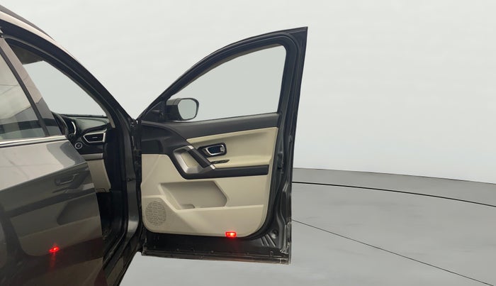 2022 Tata Safari XZ PLUS, Diesel, Manual, 49,123 km, RHS Front Door