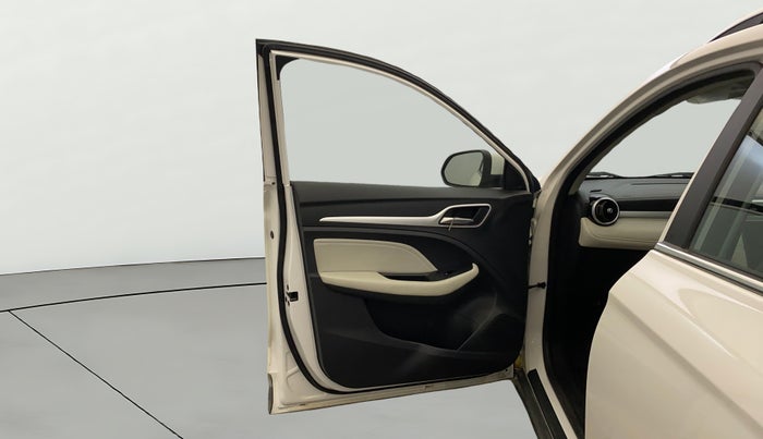 2024 MG ASTOR Select 1.5 MT (Ivory), Petrol, Manual, 11,319 km, LHS Front Door