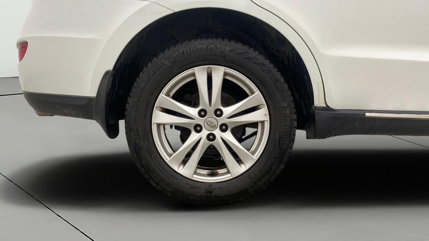 2013 Hyundai Santa Fe 4 WD AT, Diesel, Automatic, 1,22,204 km, Right Rear Wheel