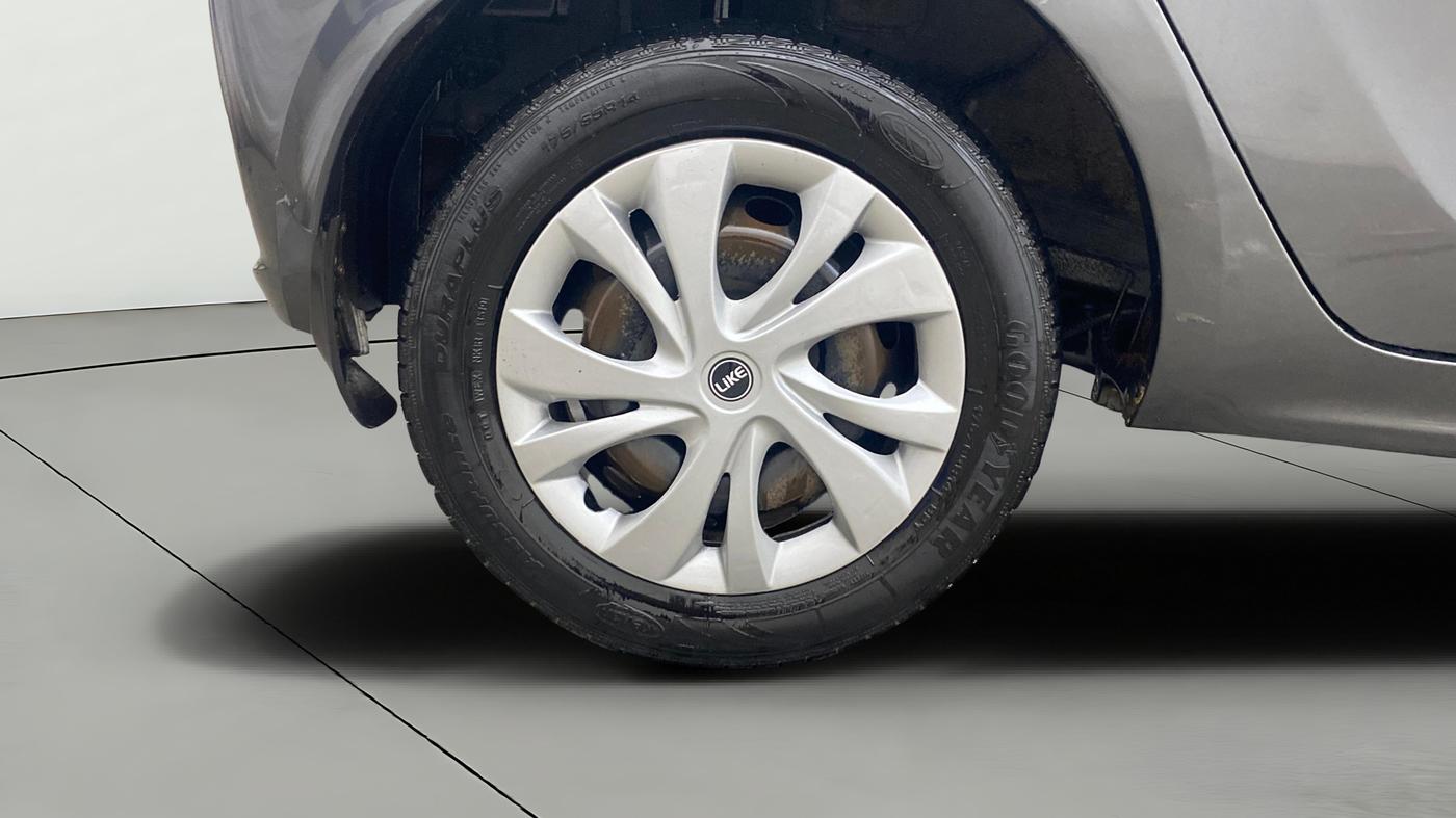 2022 Tata Tiago XT PETROL, Petrol, Manual, 1,22,275 km, Right Rear Wheel