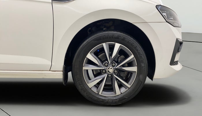 2022 Skoda SLAVIA STYLE 1.0L TSI MT, Petrol, Manual, 27,130 km, Right Front Wheel