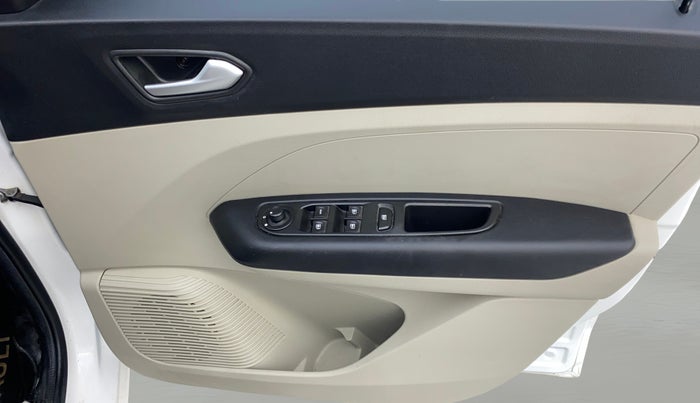 2022 Renault TRIBER RXZ, Petrol, Manual, 20,854 km, Driver Side Door Panels Control