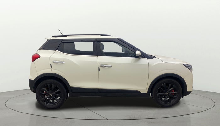 2021 Mahindra XUV300 W8 1.2 PETROL, Petrol, Manual, 80,378 km, Right Side View
