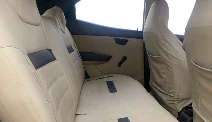 2015 Hyundai Eon MAGNA +, CNG, Manual, 1,38,738 km, Right Side Rear Door Cabin