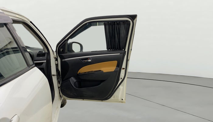 2014 Maruti Swift VXI, Petrol, Manual, 95,878 km, RHS Front Door