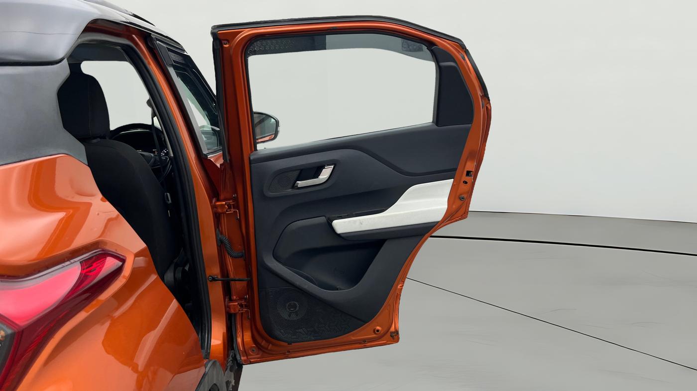 2022 Tata PUNCH CREATIVE  AMT, Petrol, Automatic, 30,558 km, RHS Rear Door