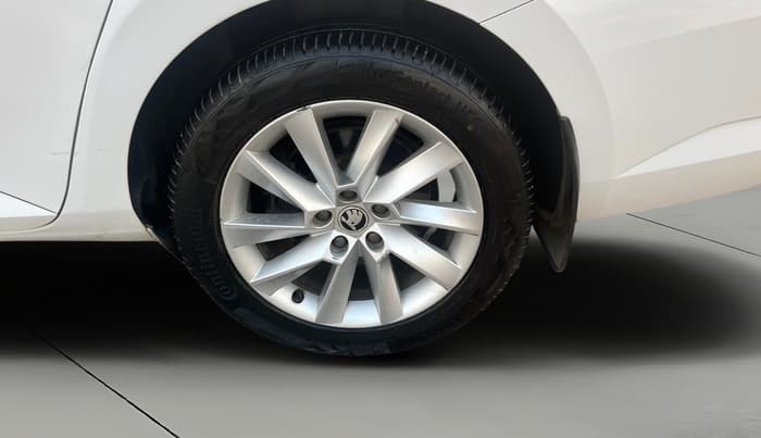 2016 Skoda Superb L&K 1.8 TSI AT, Petrol, Automatic, 90,770 km, Left Rear Wheel