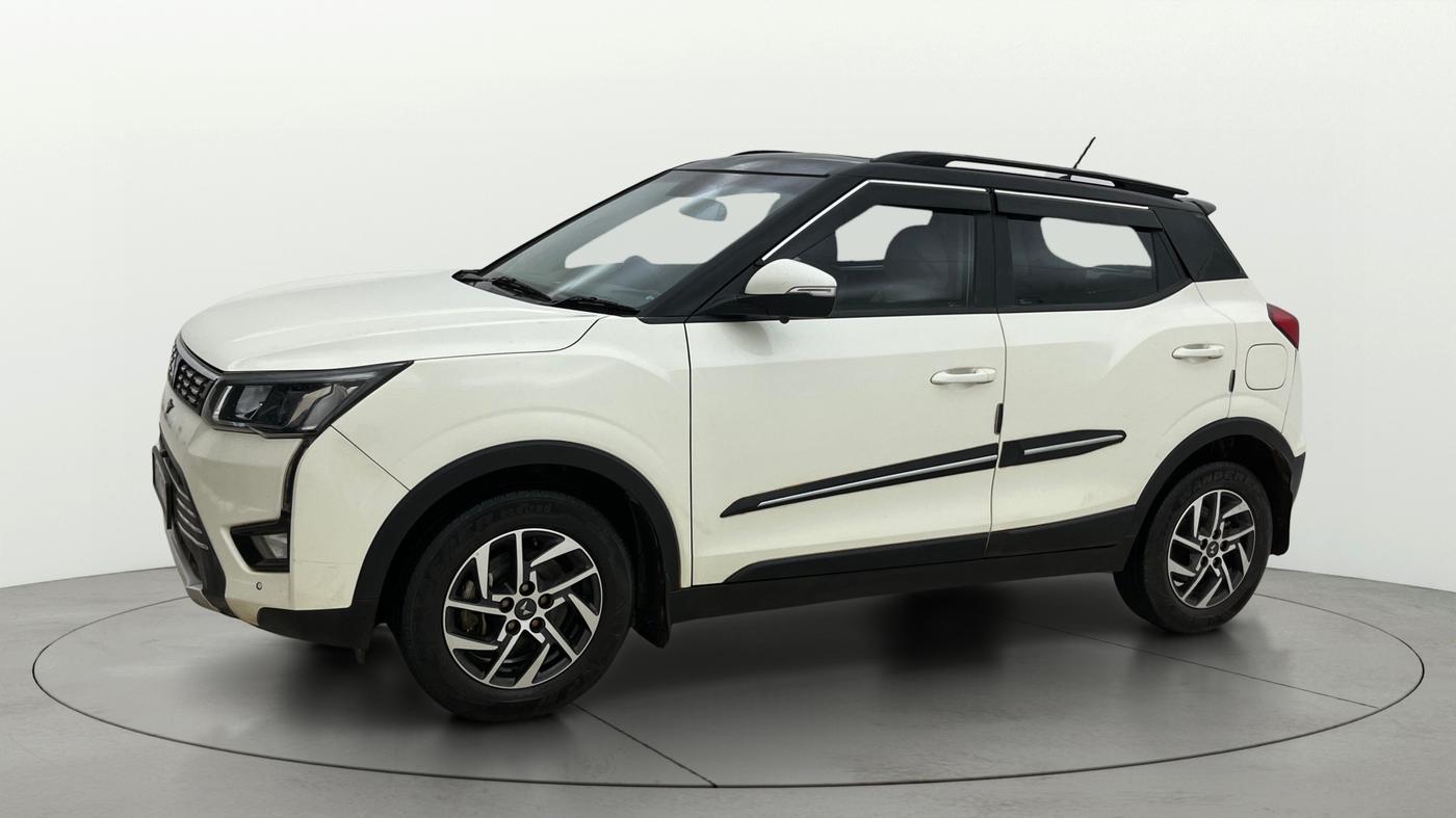 2023 Mahindra XUV300 W8 (O) 1.5 DIESEL AMT, Diesel, Automatic, 65,618 km, Left Front Diagonal