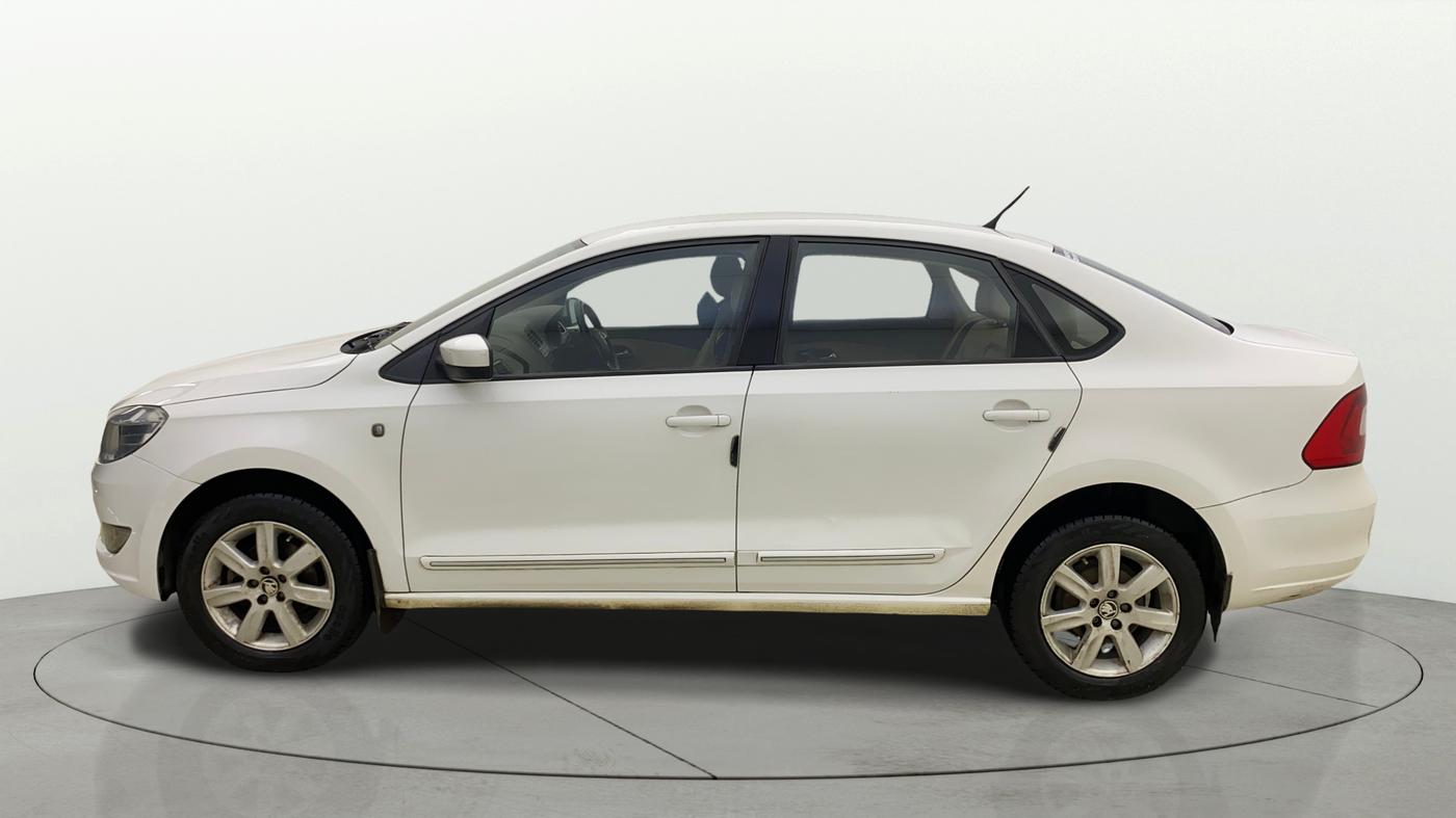 2014 Skoda Rapid AMBITION 1.6 MPI MT PLUS, Petrol, Manual, 45,837 km, Left Side