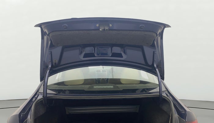 2015 Volkswagen Vento HIGHLINE 1.6 MPI, Petrol, Manual, 86,785 km, Boot Door Open