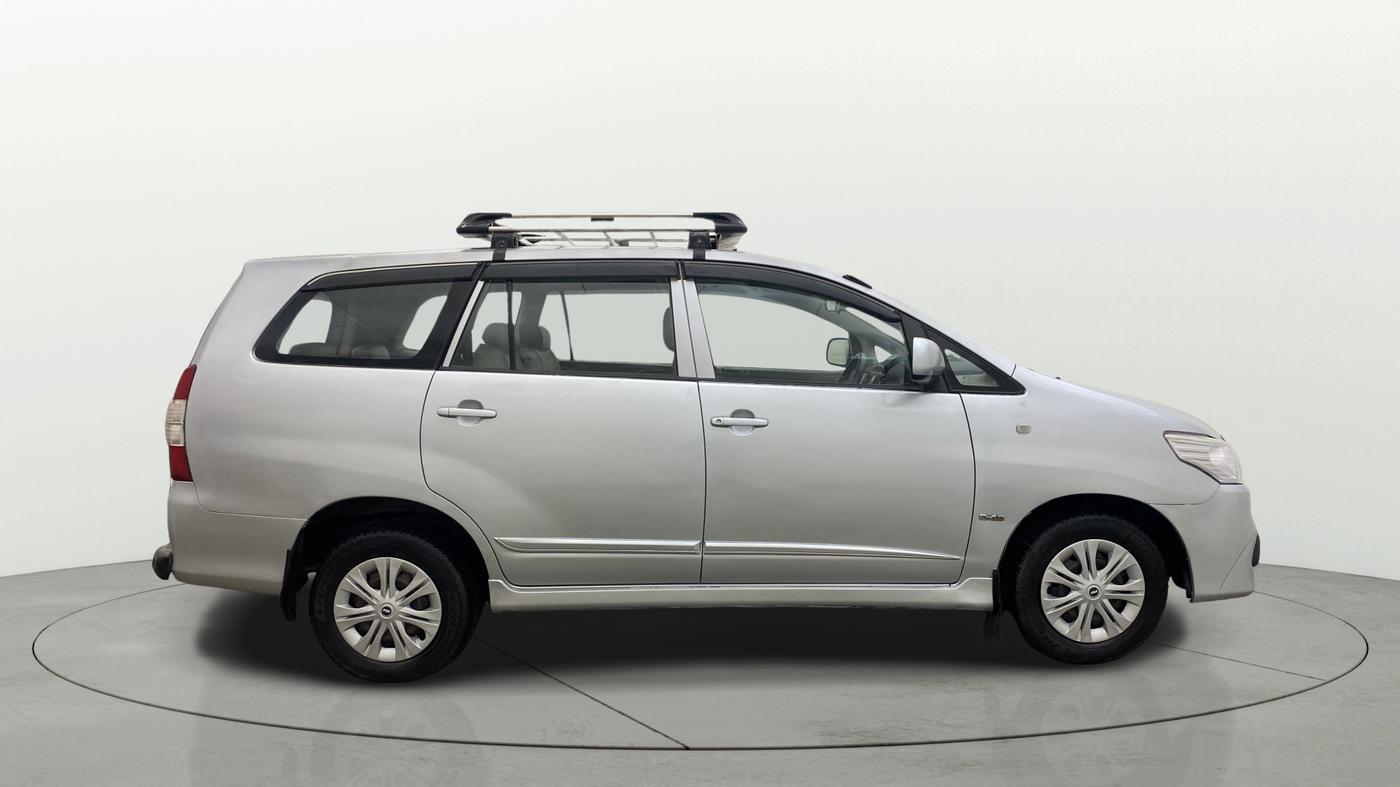 2015 Toyota Innova 2.5 GX 8 STR, Diesel, Manual, 98,235 km, Right Side View