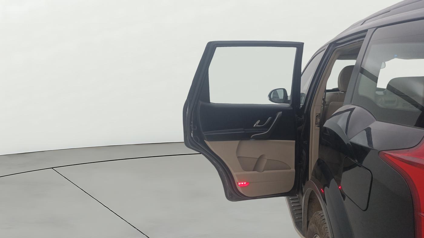 2015 Mahindra XUV500 W10, Diesel, Manual, 69,066 km, LHS Rear Door