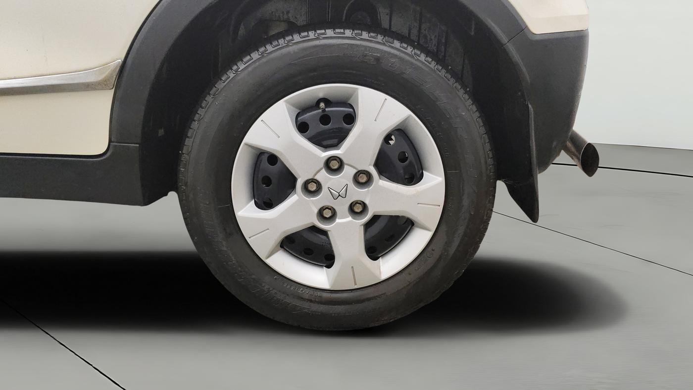 2023 Mahindra XUV300 W6 1.2 PETROL AMT, Petrol, Automatic, 36,660 km, Left Rear Wheel