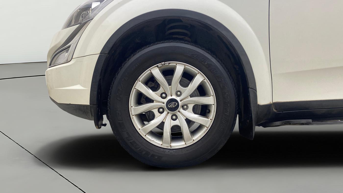 2017 Mahindra XUV500 W9 AT, Diesel, Automatic, 50,232 km, Left Front Wheel