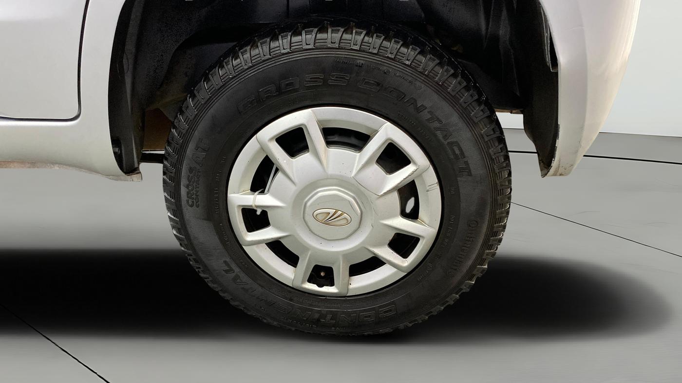 2017 Mahindra TUV300 T6 PLUS, Diesel, Manual, 1,24,789 km, Left Rear Wheel