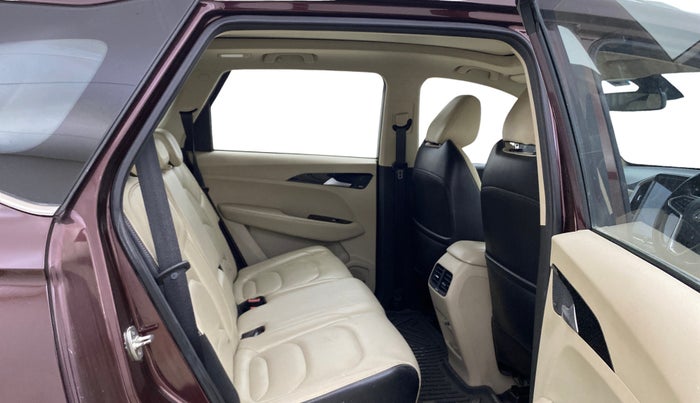 2022 MG HECTOR SHARP 1.5 PETROL CVT, Petrol, Automatic, 32,256 km, Right Side Rear Door Cabin