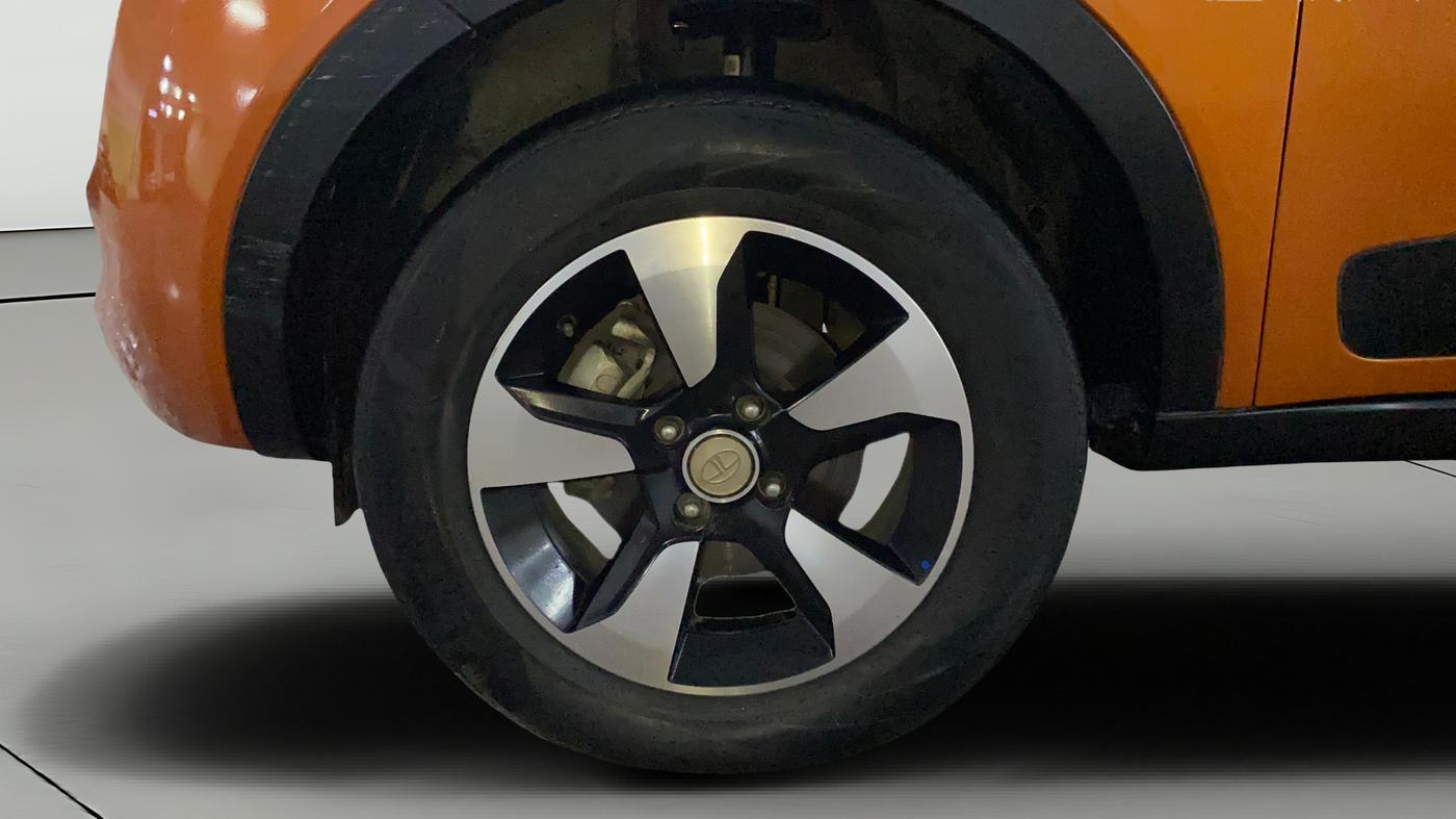 2018 Tata NEXON XZA PLUS PETROL DUAL TONE, Petrol, Automatic, 81,203 km, Left Front Wheel