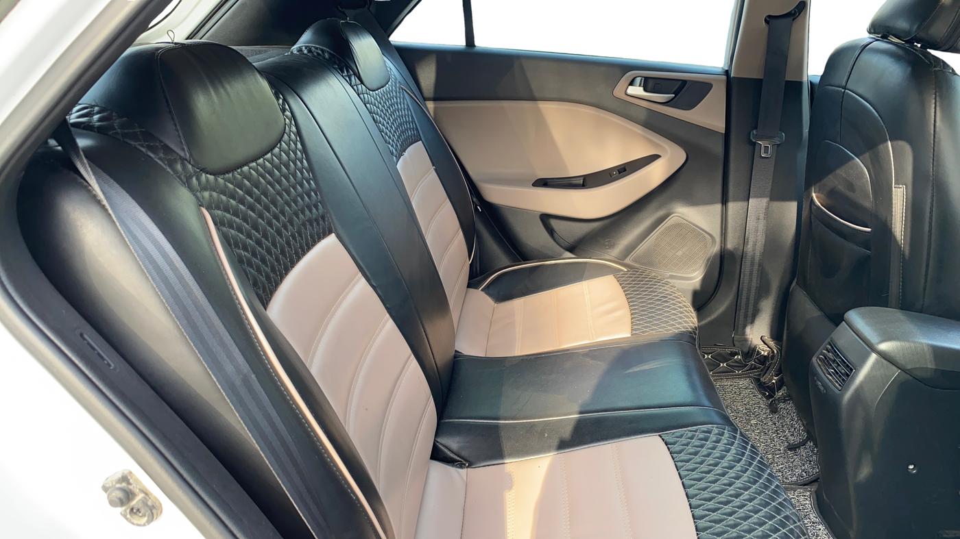 2019 Hyundai Elite i20 MAGNA PLUS 1.2, Petrol, Manual, 38,172 km, Right Side Rear Door Cabin