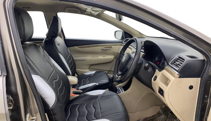 2018 Maruti Ciaz ALPHA DIESEL 1.3, Diesel, Manual, 97,854 km, Right Side Front Door Cabin