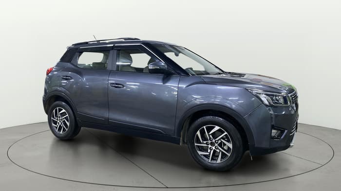 2022 Mahindra XUV300 W8 (O) 1.2 PETROL, Petrol, Manual, 33,989 km, Right Front Diagonal