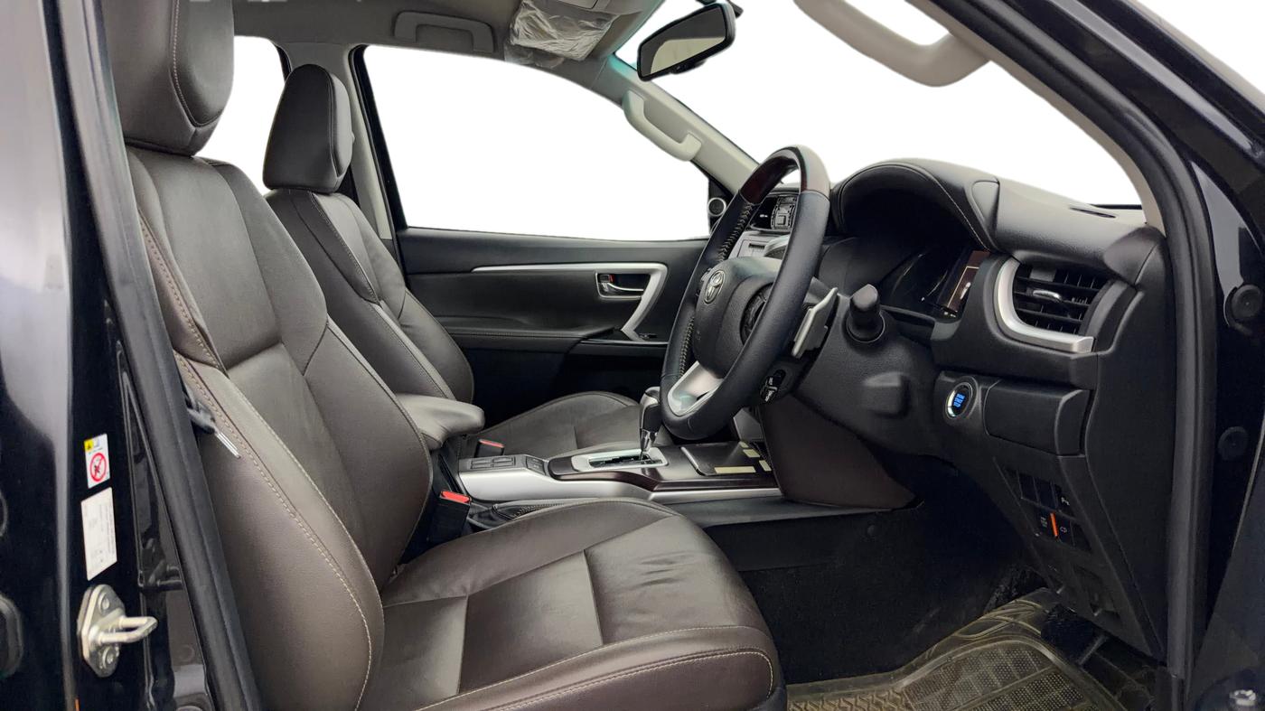 2019 Toyota Fortuner 2.7 4X2 AT, Petrol, Automatic, 24,901 km, Right Side Front Door Cabin