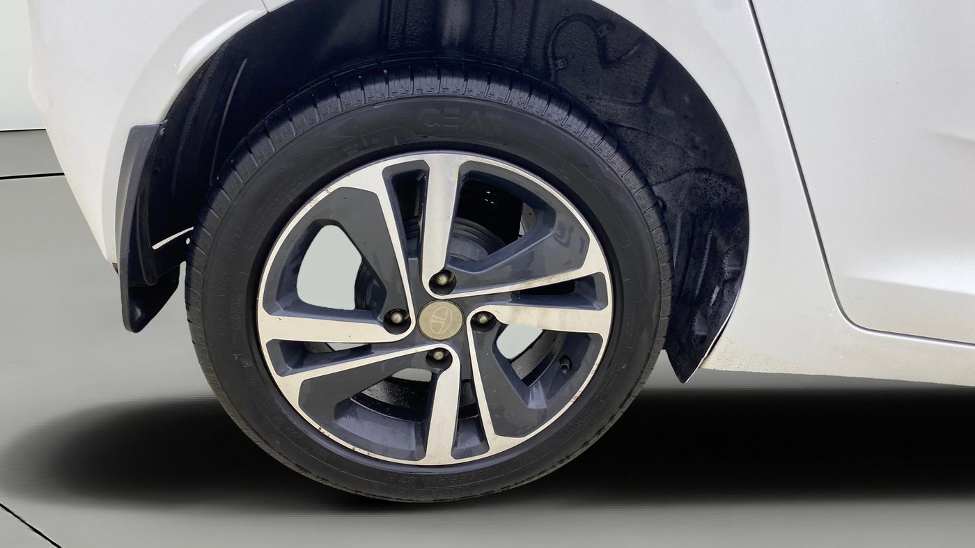 2022 Tata ALTROZ XZ PETROL, Petrol, Manual, 97,598 km, Right Rear Wheel