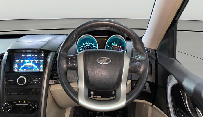 2017 Mahindra XUV500 W10 AT, Diesel, Automatic, 93,439 km, Steering Wheel Close Up