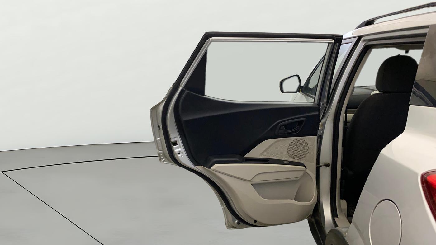 2020 Mahindra XUV300 W6 1.2 PETROL, Petrol, Manual, 1,16,712 km, LHS Rear Door