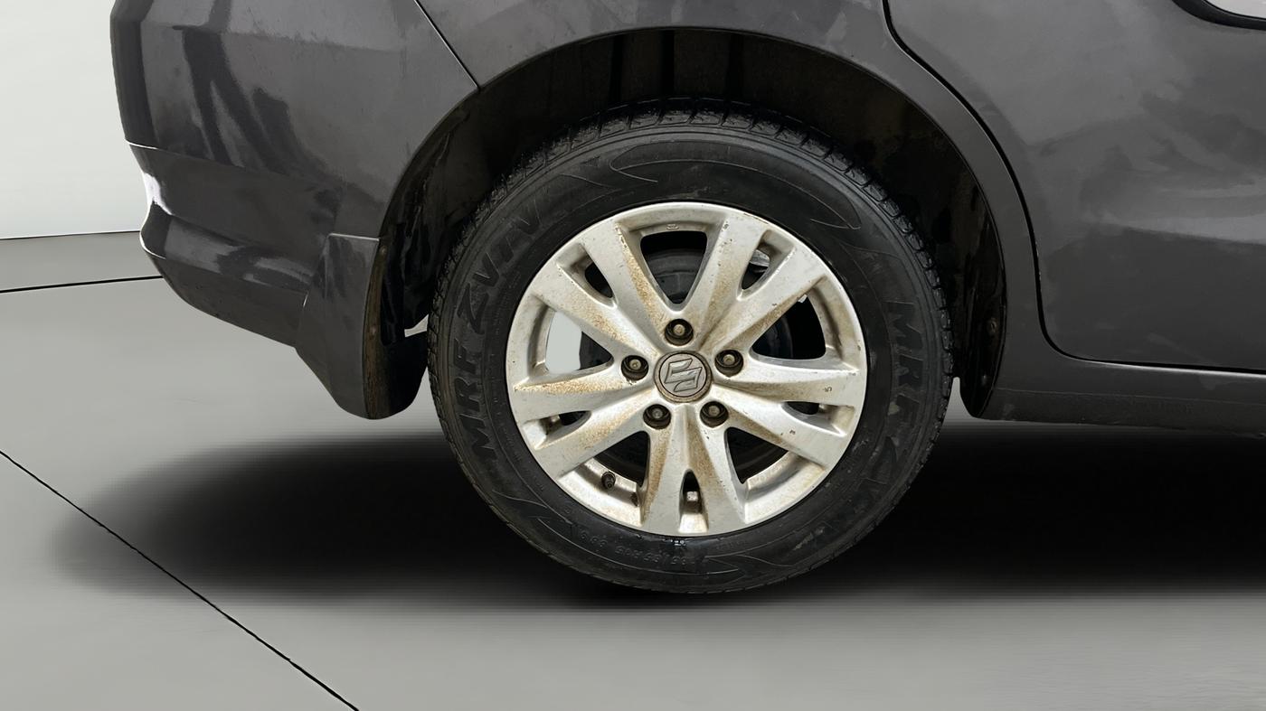 2018 Maruti Ertiga ZXI+, Petrol, Manual, 50,714 km, Right Rear Wheel