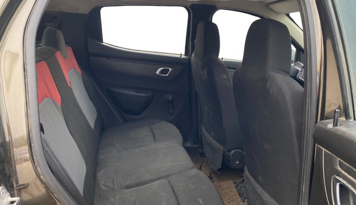 2018 Renault Kwid RXT 1.0 (O), Petrol, Manual, 29,355 km, Right Side Rear Door Cabin