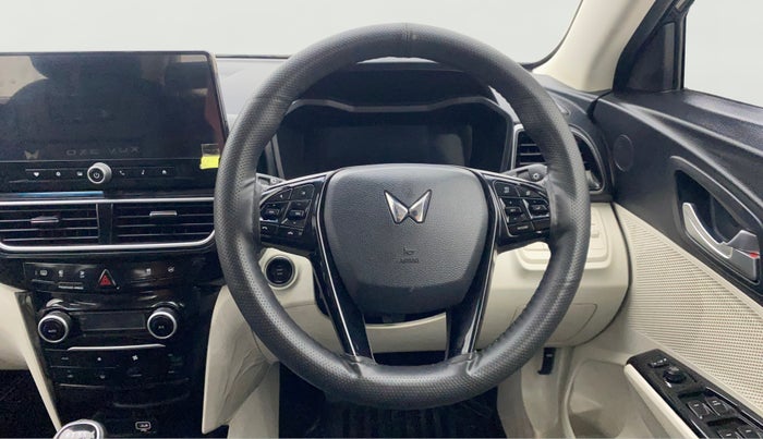 2024 Mahindra XUV 3XO AX5 1.2 L TCMPFi, Petrol, Manual, 6,533 km, Steering Wheel Close Up