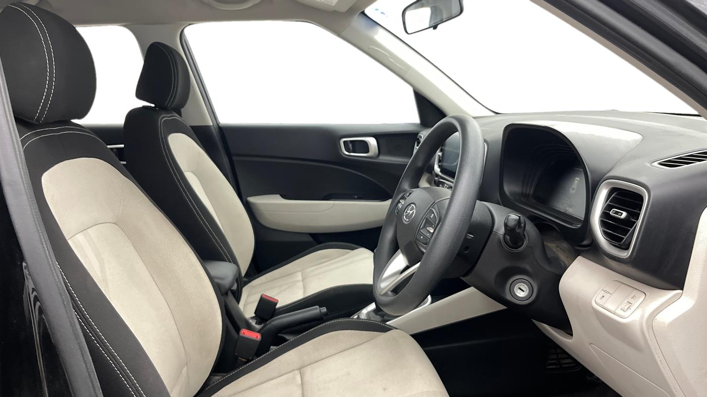 2022 Hyundai VENUE S 1.2, Petrol, Manual, 32,325 km, Right Side Front Door Cabin