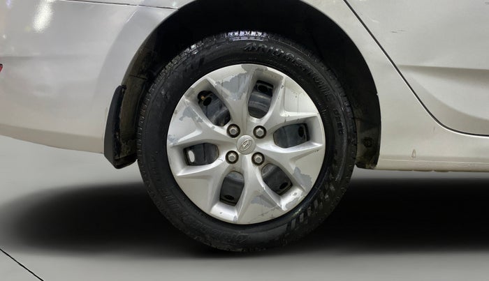 2016 Hyundai Verna 1.4 VTVT, Petrol, Manual, 1,23,771 km, Right Rear Wheel