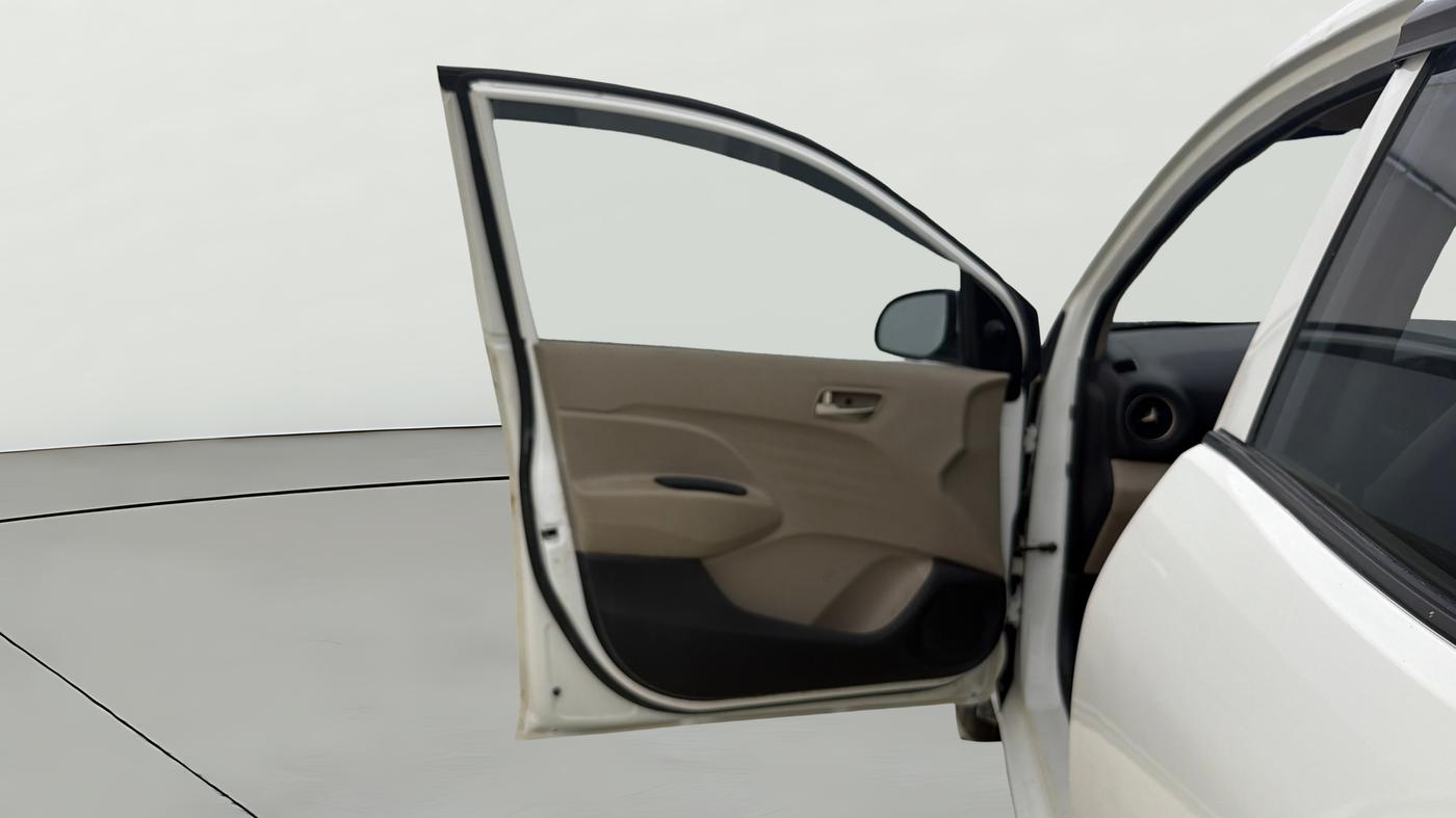 2019 Hyundai NEW SANTRO MAGNA, CNG, Manual, 90,595 km, LHS Front Door