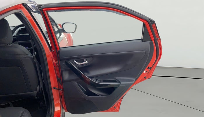 2023 Tata NEXON FEARLESS + SUNROOF DCA DUAL TONE 1.2 PETROL, Petrol, Automatic, 27,496 km, RHS Rear Door
