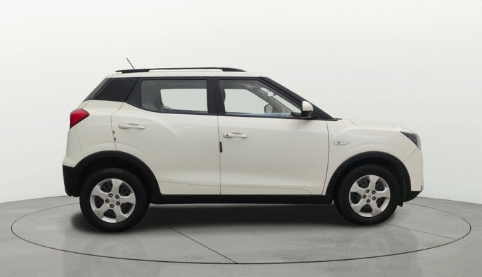 2022 Mahindra XUV300 W6 1.2 PETROL AMT, Petrol, Automatic, 36,886 km, Right Side View