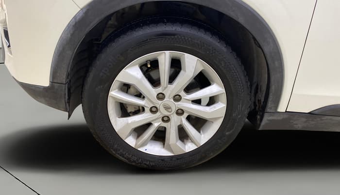 2020 Mahindra XUV300 W8 1.5 DIESEL, Diesel, Manual, 1,04,864 km, Left Front Wheel