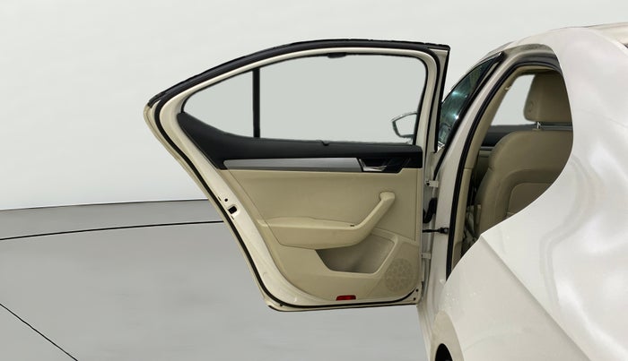 2017 Skoda Superb STYLE 1.8 TSI AT, Petrol, Automatic, 38,280 km, LHS Rear Door