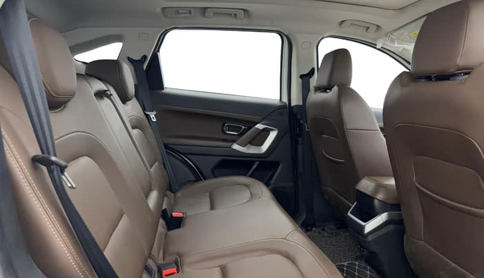 2022 Tata Harrier XZA PLUS 2.0L, Diesel, Automatic, 73,746 km, Right Side Rear Door Cabin