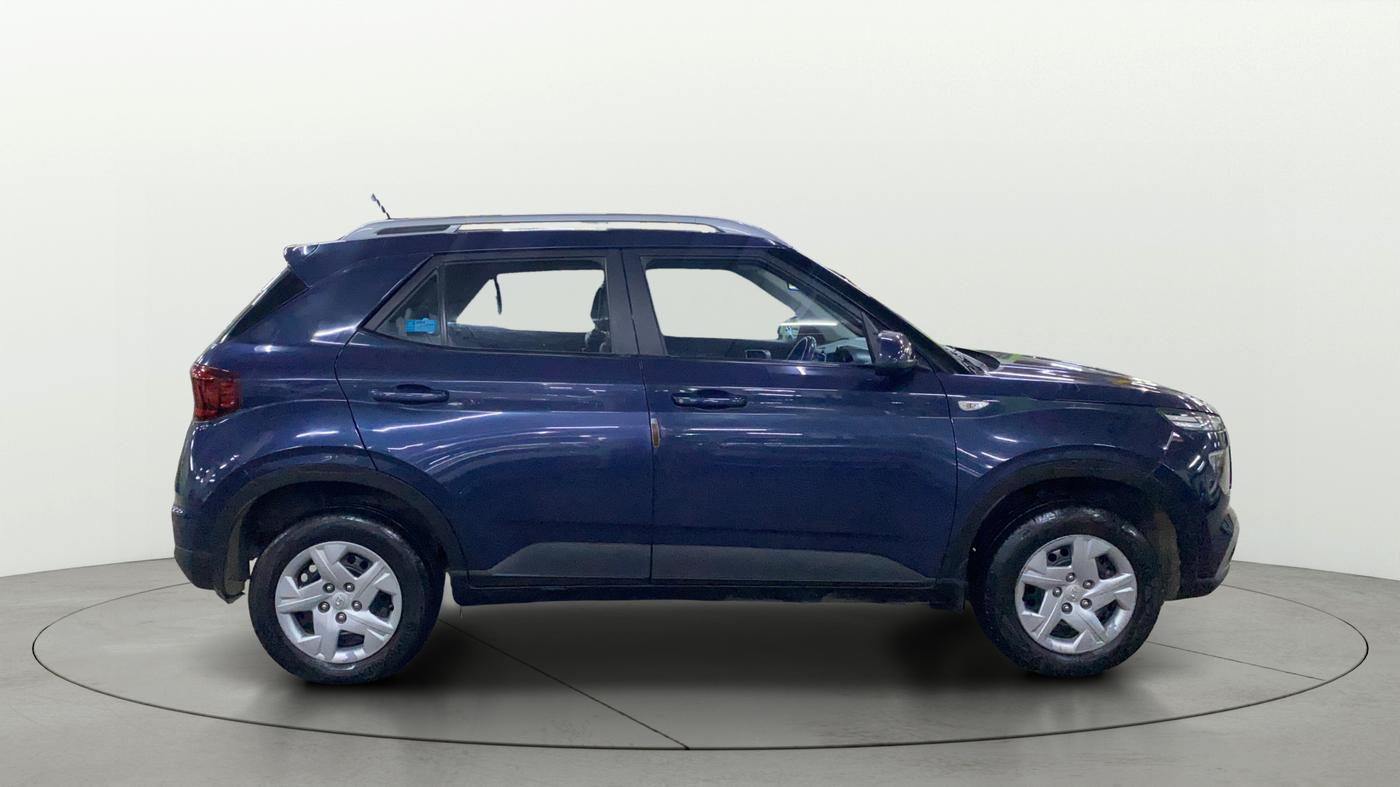 2022 Hyundai VENUE S 1.2, Petrol, Manual, 74,132 km, Right Side View