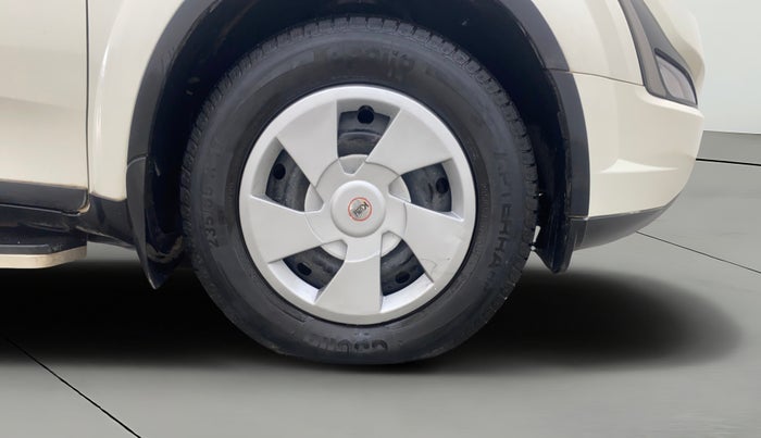 2020 Mahindra XUV500 W7, Diesel, Manual, 79,587 km, Right Front Wheel