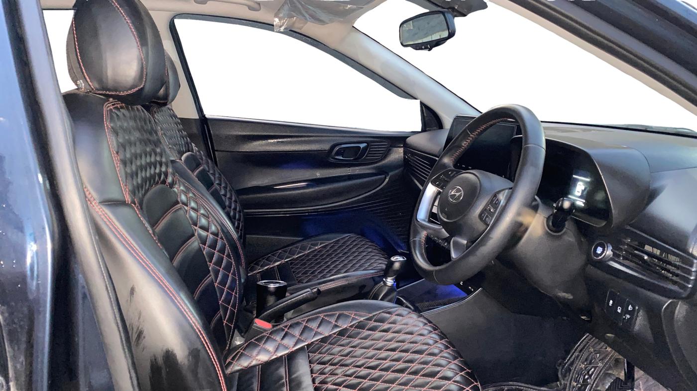 2023 Hyundai NEW I20 ASTA (O) 1.2 MT, Petrol, Manual, 42,691 km, Right Side Front Door Cabin