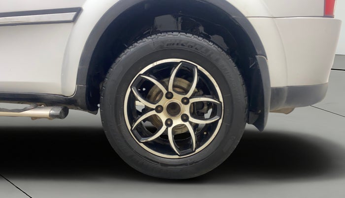 2015 Mahindra XUV500 W6, Diesel, Manual, 1,33,678 km, Left Rear Wheel